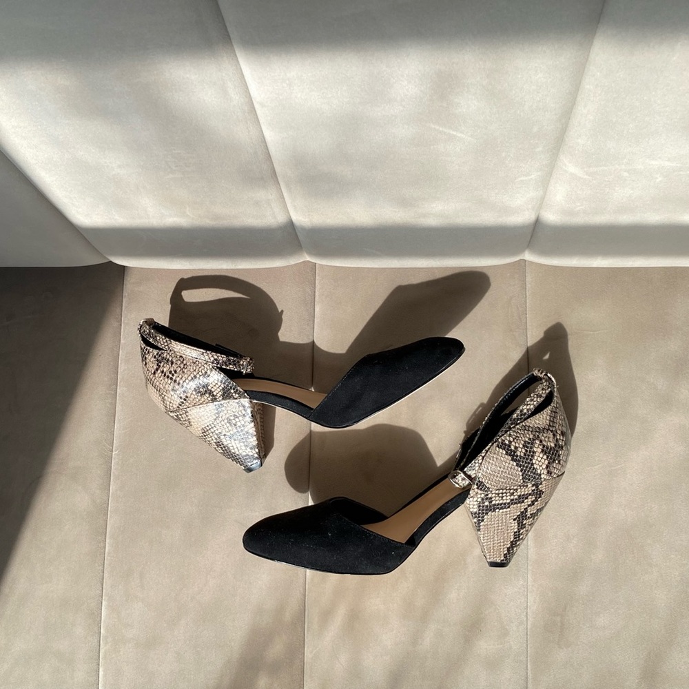 🕊️SOLD IRL🕊️NWOT Charles Jourdan Paris Black Suede & Snake Print Heels